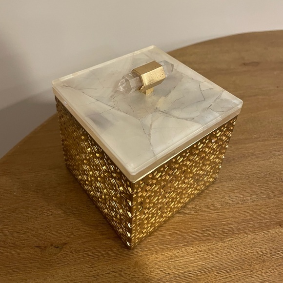 Kendra Scott Gold Filigree Box - Picture 2 of 4